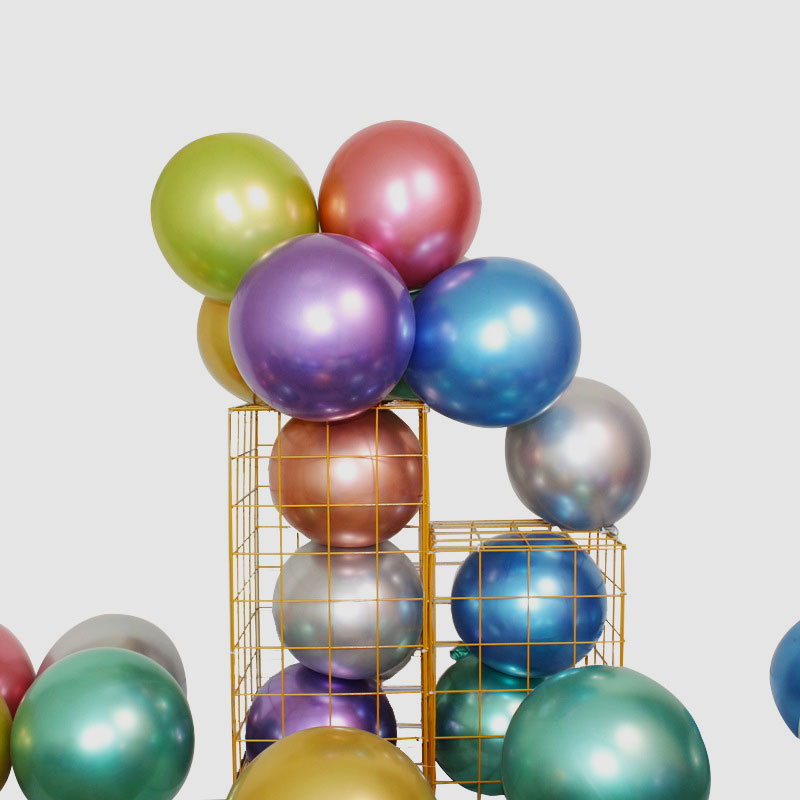 Adding Glamour and Shine to Your Celebrations with Metallic Gold and Silver Balloons