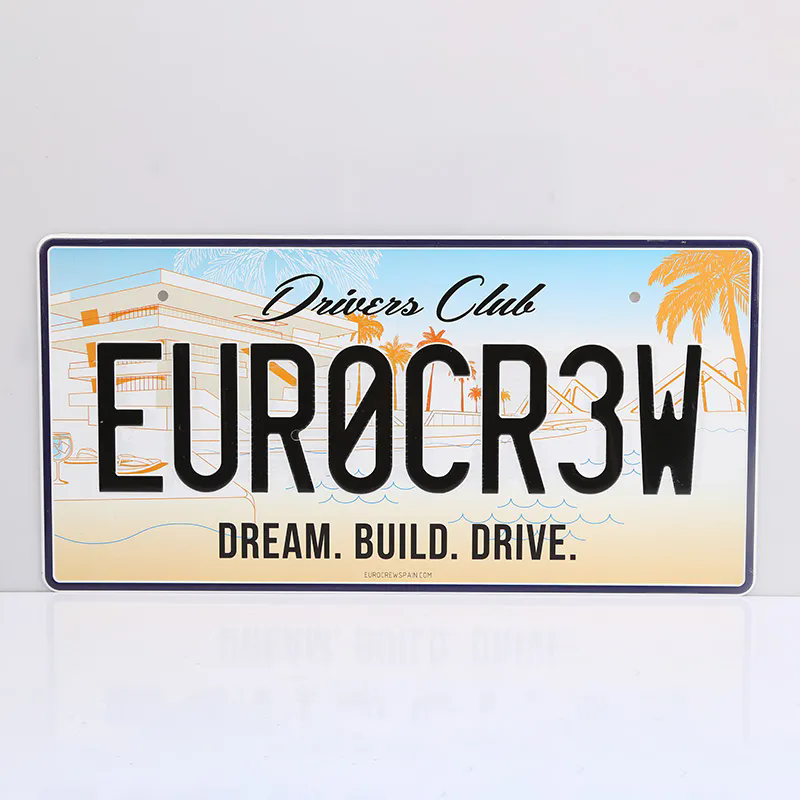 Features and Uses of Decorative License Plate